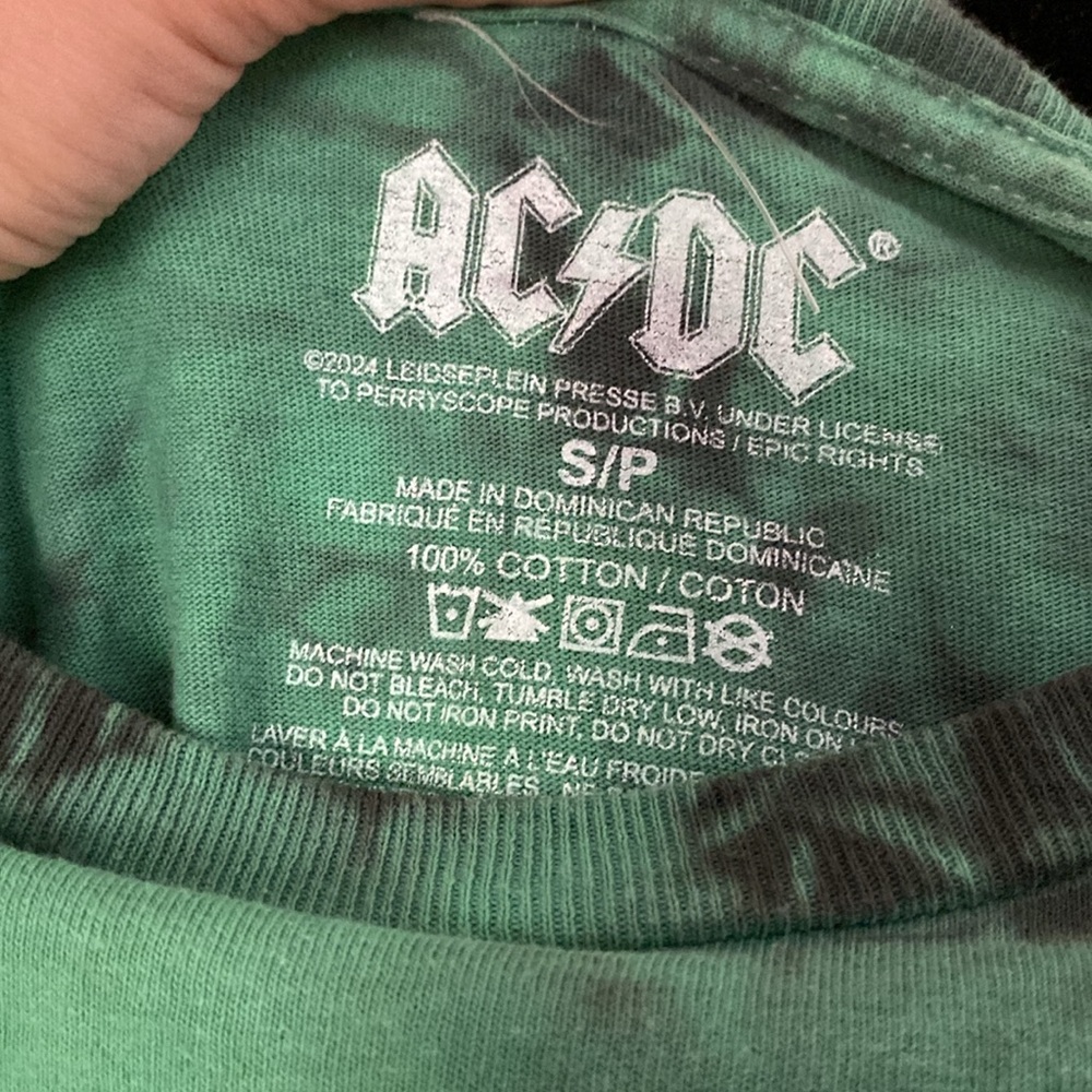 NWT AC/DC High Voltage Band T-shirt - Picture 4 of 5